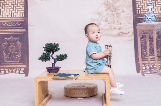 天门宝宝眼睛肿是什么原因