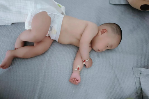 天门宝宝总是摇头怎么回事